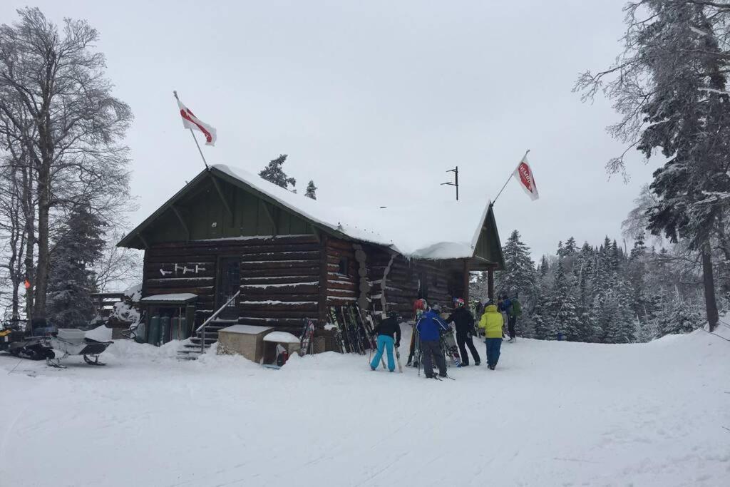 The Mountainside By Escapades Tremblant Διαμέρισμα Μοντ Τρεμπλάν Εξωτερικό φωτογραφία